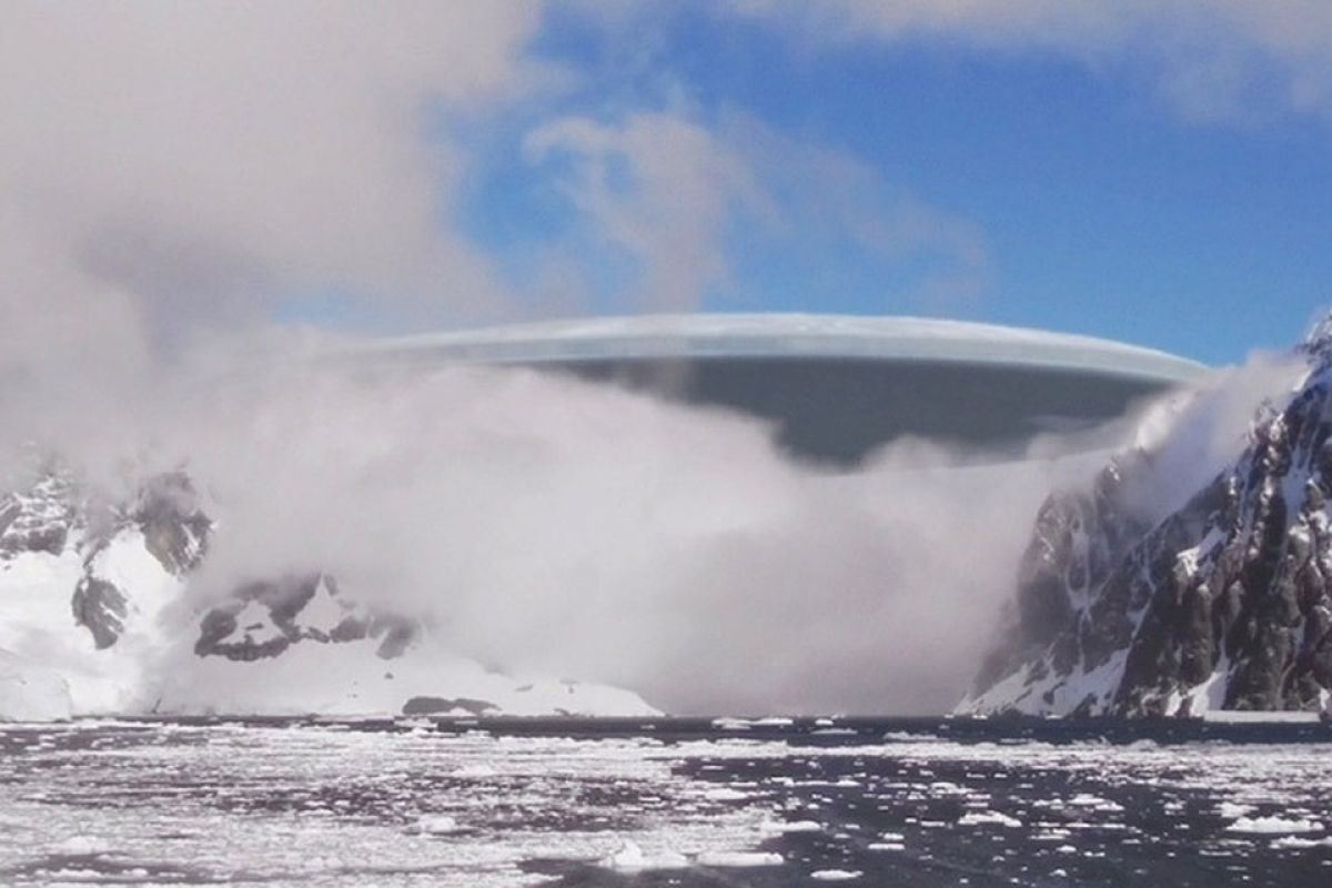 НЛО рухнул в Антарктиде, есть фото