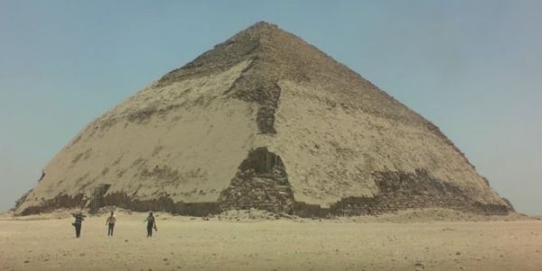 В Египте открылась для посещений древняя «кривая» пирамида