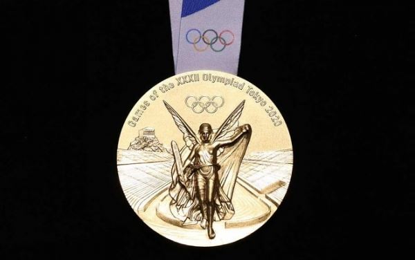 В Токио представили медали для Олимпийских игр 2020, изготовленные из переработанных гаджетов