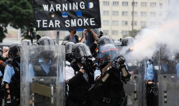 Гонконгские активисты используют Tinder и Pokemon Go для организации протестов