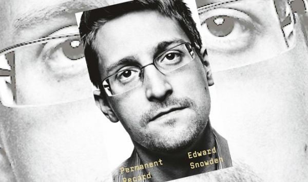 Эдвард Сноуден написал книгу мемуаров